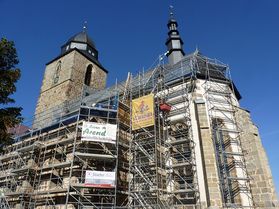 Dacharbeiten an St. Crescentius (Foto: Karl-Franz Thiede)